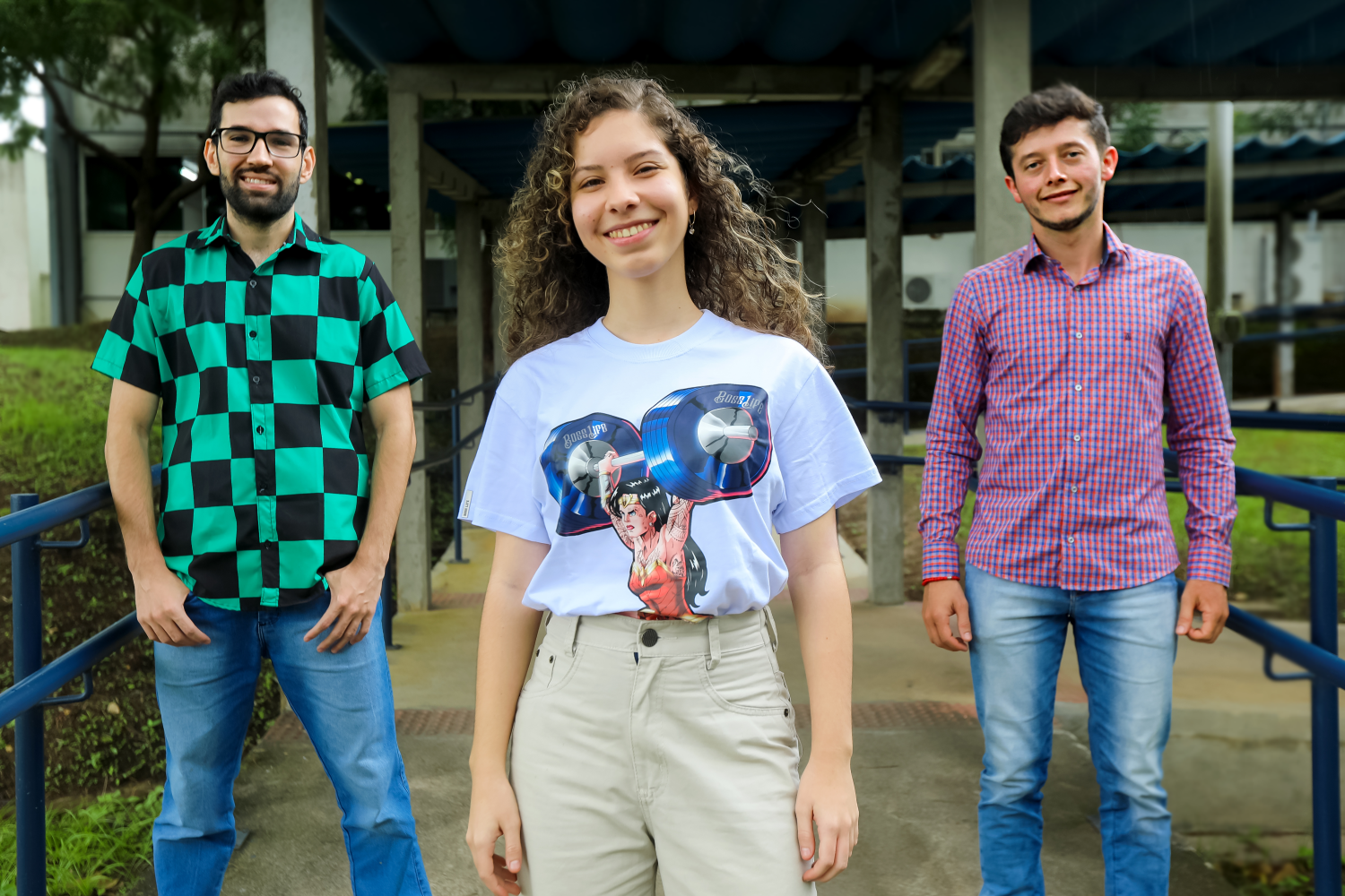 Davi (esq.), Paloma e Gerson, alunos da Licenciatura em Física do Campus Professor Alberto Carvalho